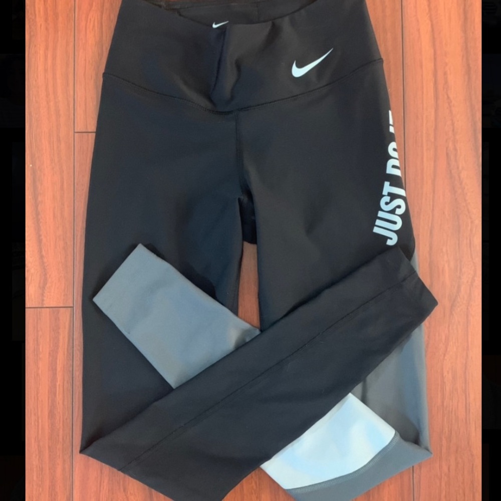 NIKE women’s leggings